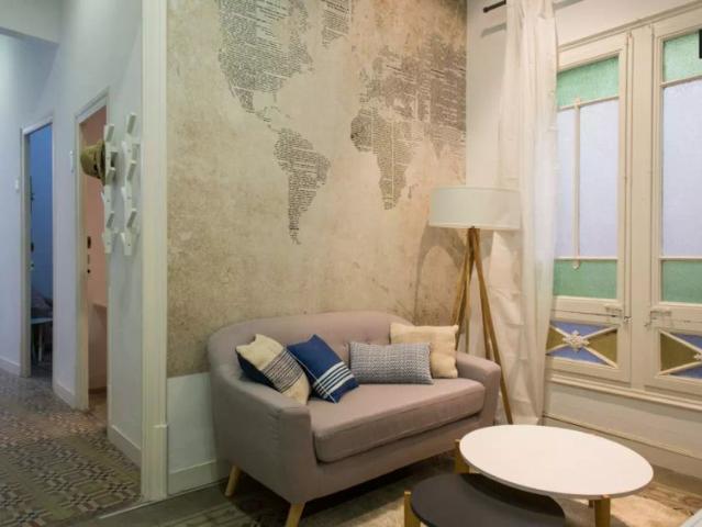 Room in a shared 8 bedroom apartment for rent in Vila de Gràcia, professionals and students only