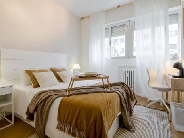 Room in a shared 9 bedroom apartment for rent in Cuatro Caminos