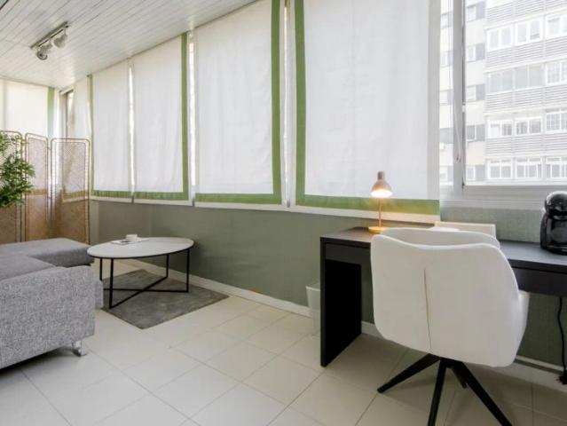 Room in a shared 9 bedroom apartment for rent in Cuatro Caminos