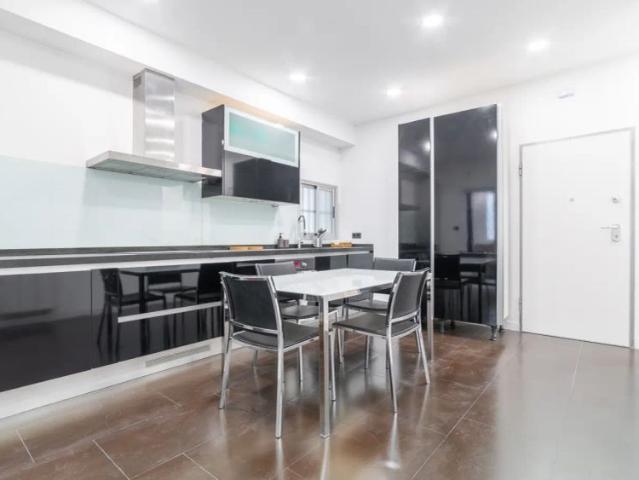 Room in a shared 9 bedroom apartment for rent in Embajadores, Madrid