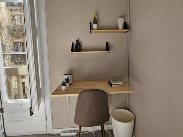 Room in a shared 9 bedroom apartment for rent in La Dreta de l'Eixample, some bills included
