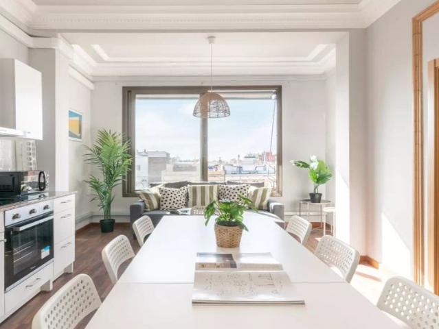 Room in a shared 9 bedroom apartment for rent in l'Antiga Esquerra de l'Eixample, perfect for professionals and students