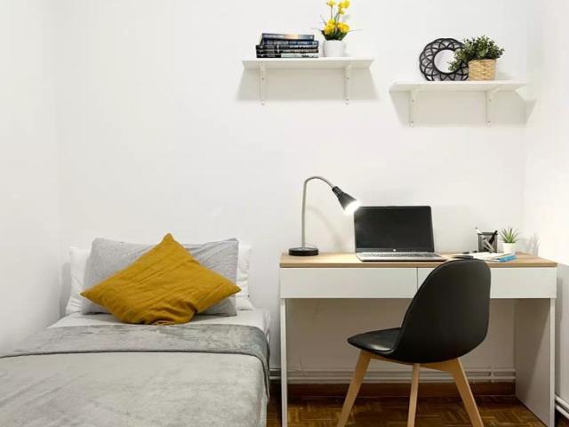 Room in a shared 9 bedroom apartment for rent in Universidad