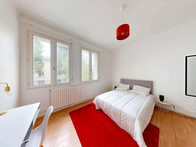 Room in Boulevard Auguste Pageot, Nantes for 430 m² with 15 bedrooms