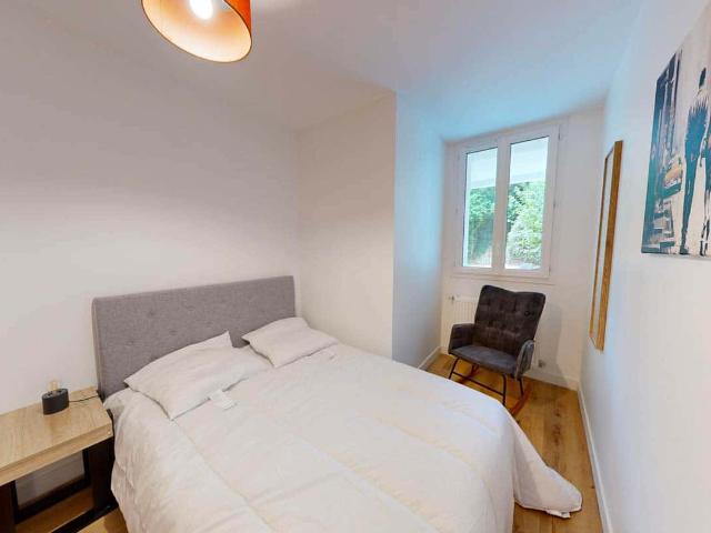 Room in Boulevard Auguste Pageot, Nantes for 430 m² with 15 bedrooms