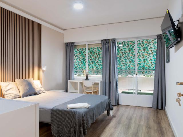 Room in Calle de Emilio Ferrari, Madrid for 80 m² with 4 bedrooms