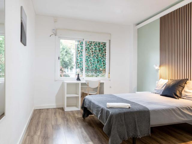 Room in Calle de Emilio Ferrari, Madrid for 80 m² with 4 bedrooms