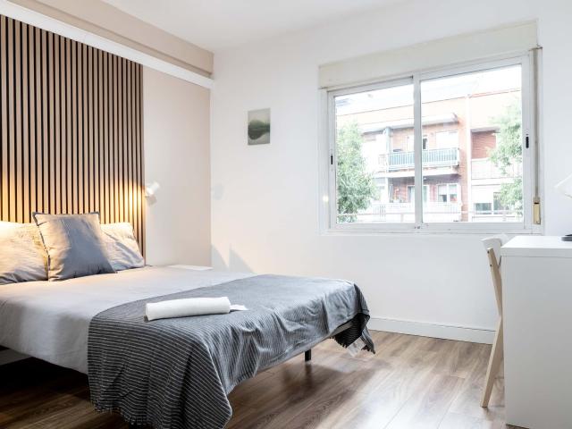 Room in Calle de Emilio Ferrari, Madrid for 80 m² with 4 bedrooms