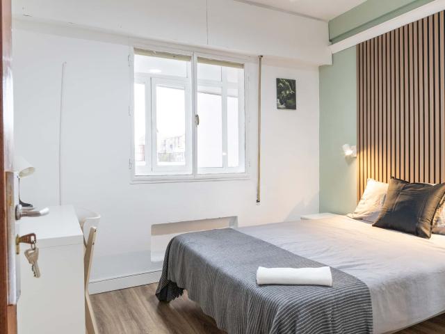 Room in Calle de Emilio Ferrari, Madrid for 80 m² with 4 bedrooms