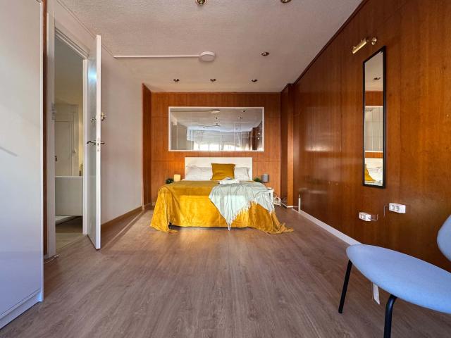 Room in Calle de los Andaluces, Madrid for 80 m² with 4 bedrooms