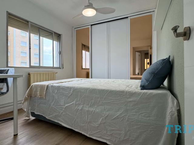 Room in Calle del Poeta Blas de Otero, Madrid for 80 m² with 4 bedrooms