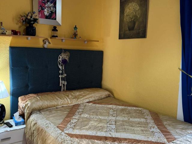 Room in Carrer de Piquer, Barcelona for 60 m² with 3 bedrooms
