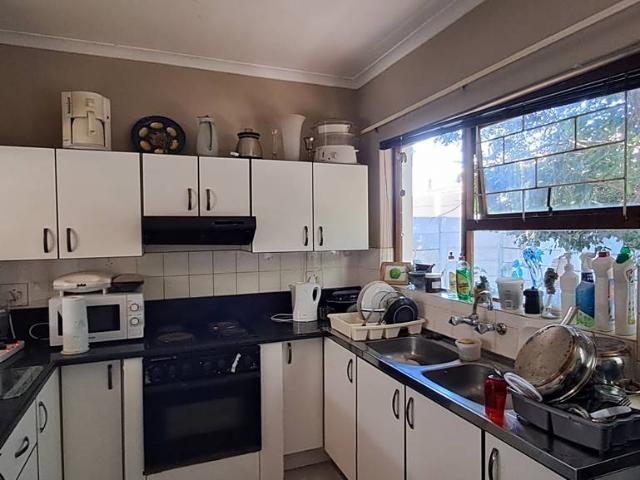 ROOM IN COMMUNAL HOUSE FOR SINGLE MALE IN TABLE VIEW