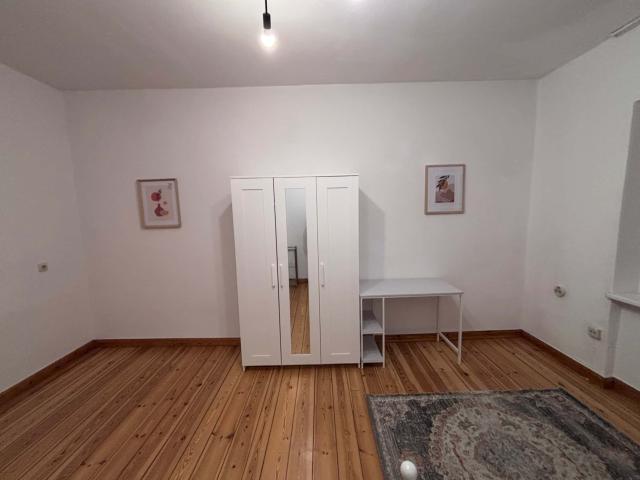 Room in Laehr'scher Jagdweg, Berlin