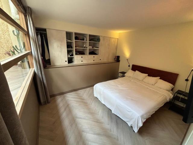 Room in large, modern Central Utrecht Apartment