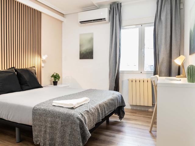 Room in Paseo de los Jesuitas, Madrid for 80 m² with 4 bedrooms