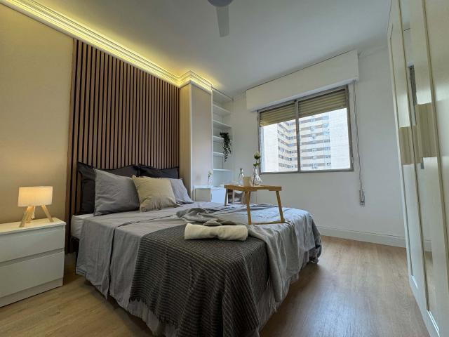 Room in Plaza Villafranca de los Barros, Madrid for 100 m² with 5 bedrooms