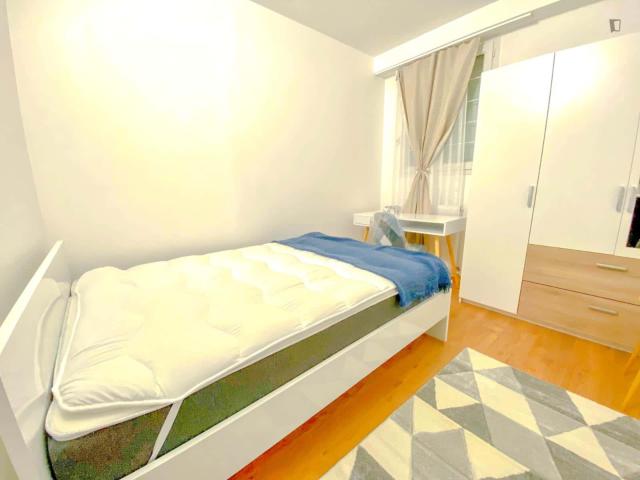 Room in Rue Clément Ader, Rosny sous Bois for 95 m² with 7 bedrooms