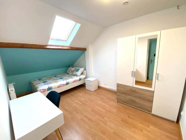 Room in Rue de Valenciennes, Gagny for 300 m² with 13 bedrooms