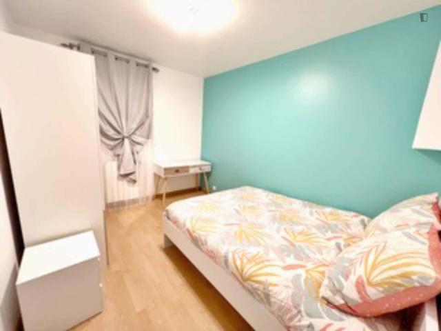 Room in Rue de Valenciennes, Gagny for 300 m² with 13 bedrooms
