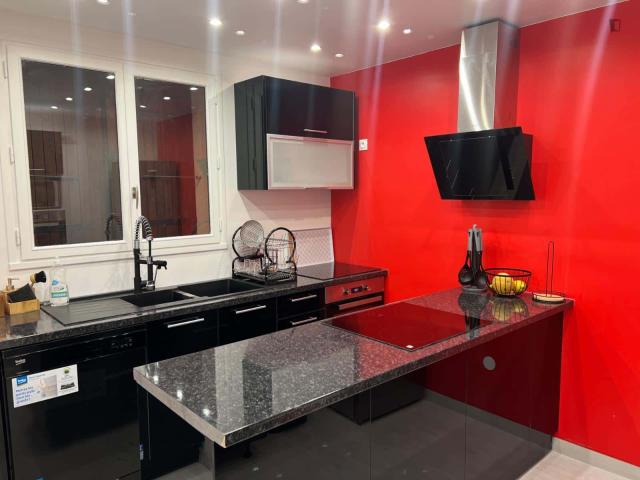 Room in Rue de Valenciennes, Gagny for 300 m² with 13 bedrooms