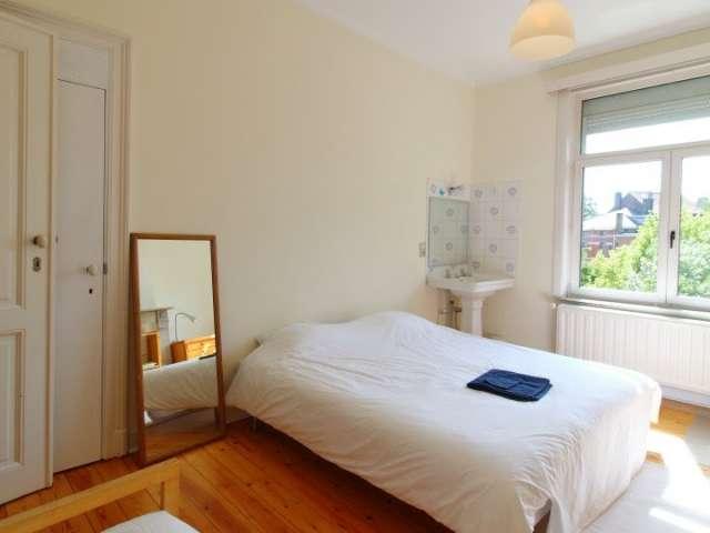 Room in shared 4 bed flat in Haut Saint Gilles, Brussels