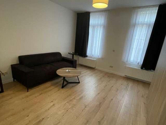 Room in shared 4 bedroom flat for rent, Porte de Hal