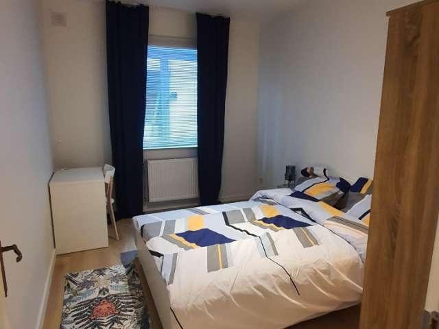 Room in shared 5 bedroom apartment, Brussels