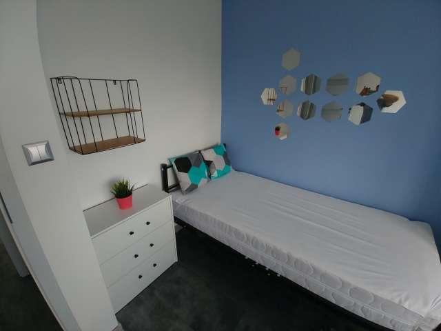 Room in shared 5 bedroom flat for rent in Katowice