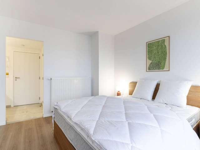 Room in shared 6 bedroom flat for rent in Chant d'Oiseau