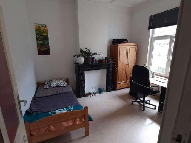 Room in shared 7 bedroom in Université, Brussels