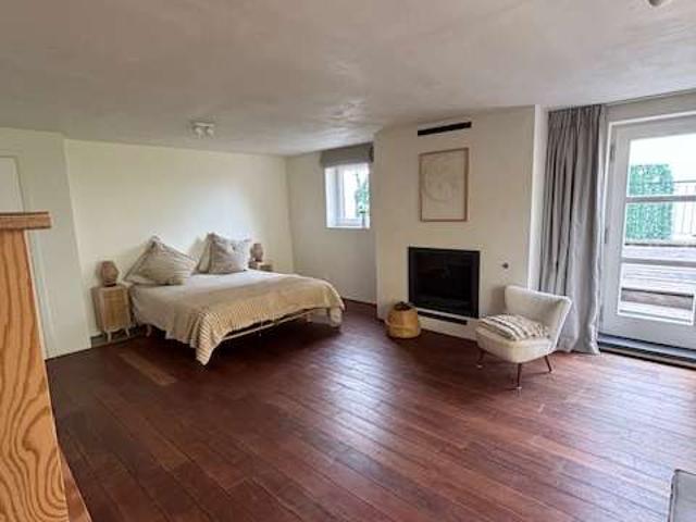 Room in shared 9 bedroom apartment in Brussels
