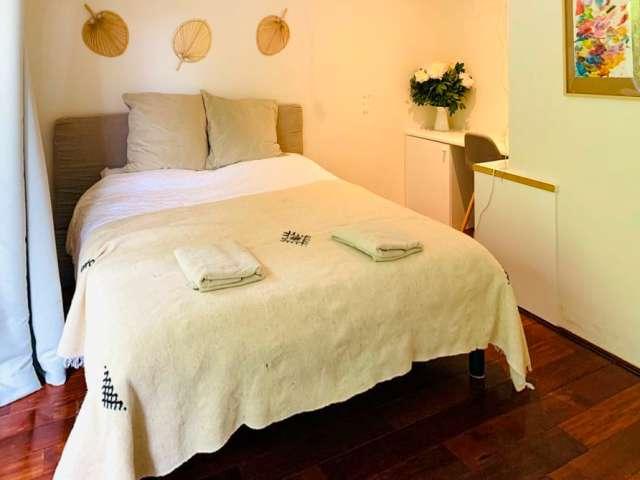 Room in shared 9 bedroom apartment in Brussels