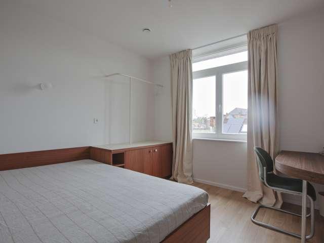 Room in shared 9 bedroom flat in Gribaumont, Brussels