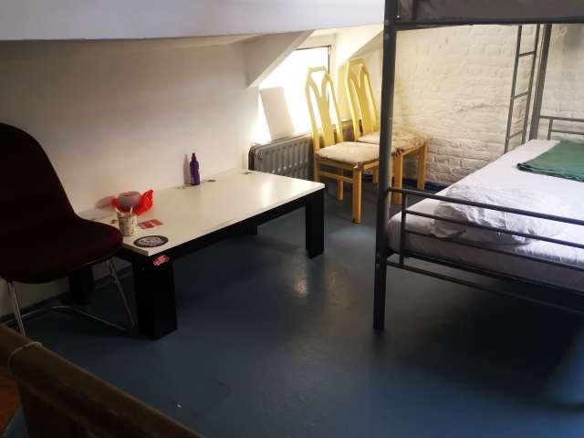 Room in shared 2 bed flat, Molenbeek, Brussels