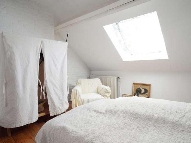 Room in shared 2 bedroom flat, Étangs d'Ixelles