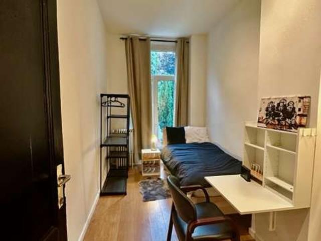 Room in shared 3 bedroom apartment, Flagey Malibran