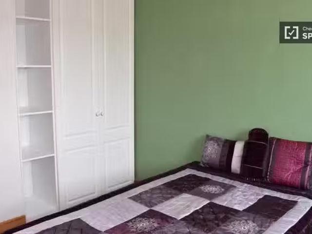 Room in shared 3 bedroom flat for rent, Dublin