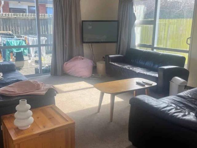 ROOM IN SHARED ACCOMODATION