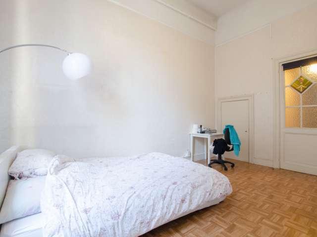 Room in shared apartment for rent in Flagey Malibran