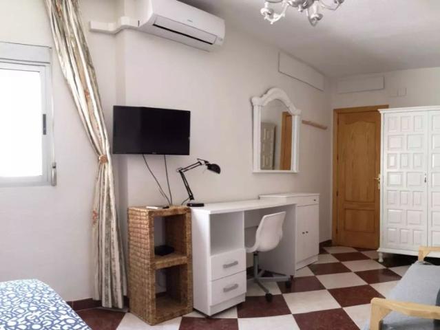 Room in shared apartment in Córdoba