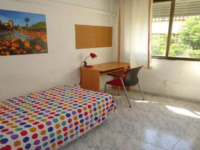 Room in shared apartment in Cordoba