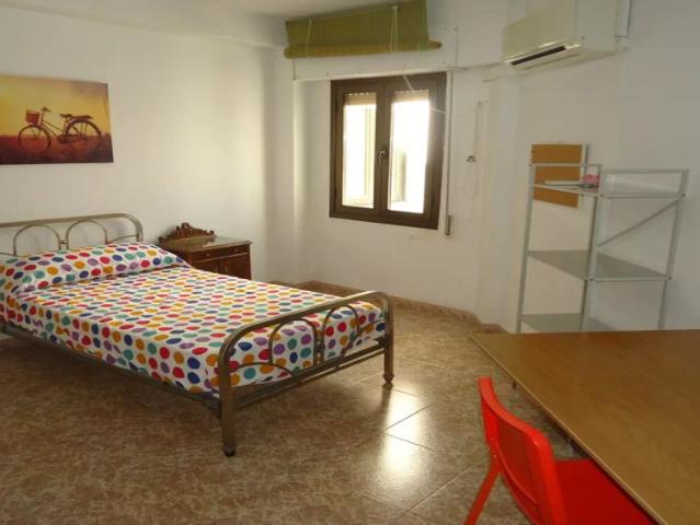 Room in shared apartment in Cordoba