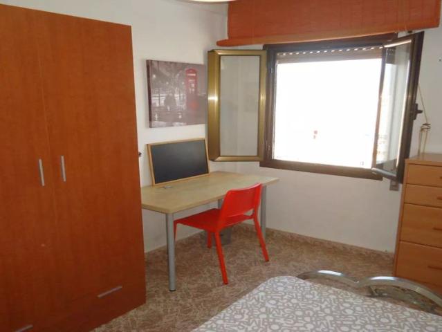 Room in shared apartment in Cordoba