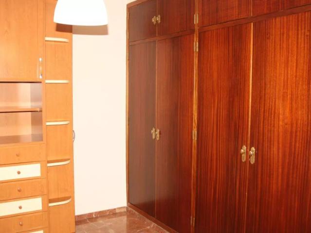 Room in shared apartment in Córdoba