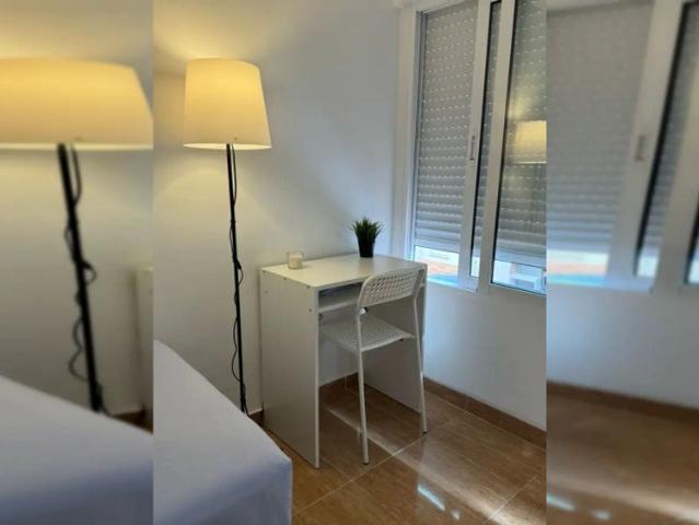 Room in shared apartment in Alacant
