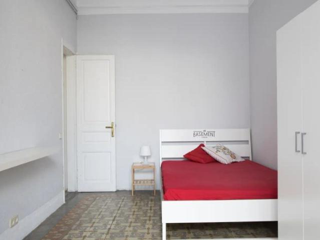 Room in shared apartment in Barcelona