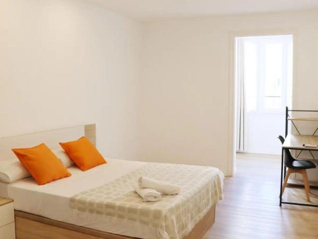 Room in shared apartment in Barcelona