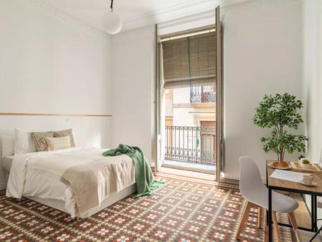 Room in shared apartment in Barcelona