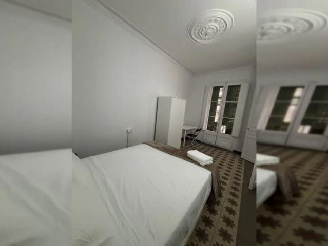 Room in shared apartment in Barcelona